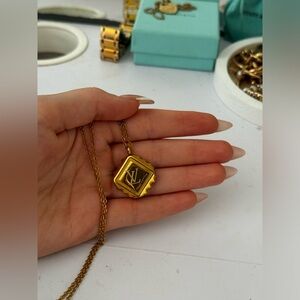 Louis Vuitton pendant gold necklace